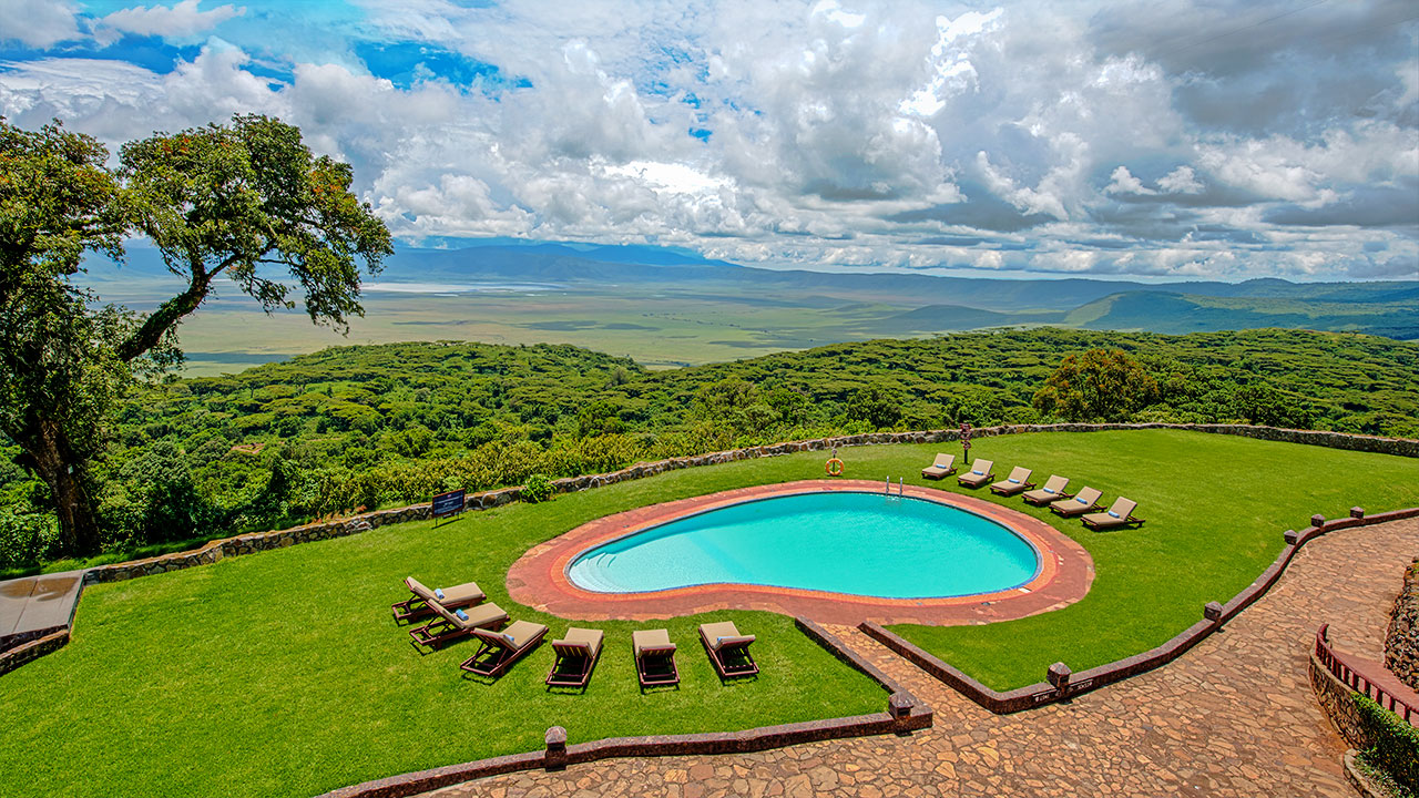 Ngorongoro Swimming pool overlooking Ngorongoro crater